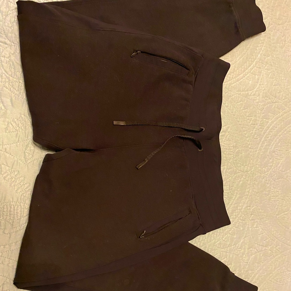 Black Lululemon joggers.
